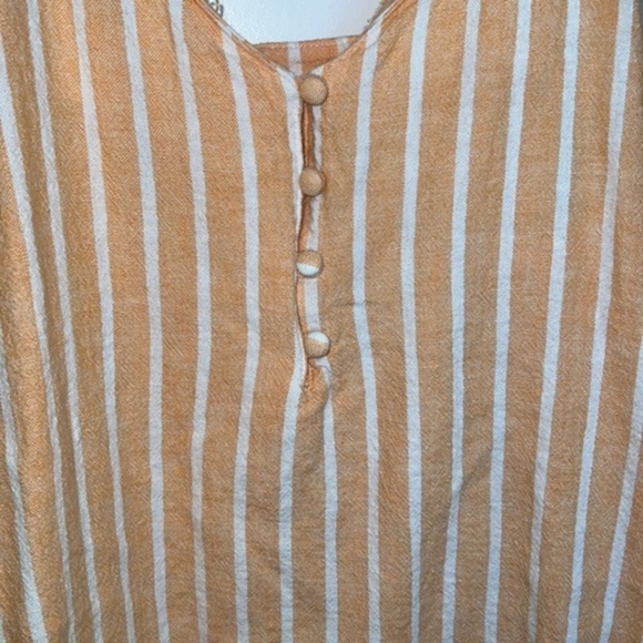 Peach striped Crop Top​ - Picture 2 of 4